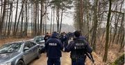 Śląskie. Do lasu przy A4 weszła policja. Wylegitymowano 50 osób