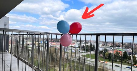 Coraz więcej osób wiesza balonik na balkonie? Rozwiązuje pewien irytujący problem
