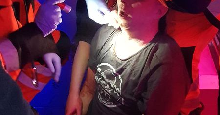 Ochroniarz pobił klienta, czy ten sam uderzył głową w słup. Znajomi szukają świadków zdarzenia