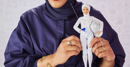 To pierwsza oficjalna lalka Barbie, która nosi hidżab