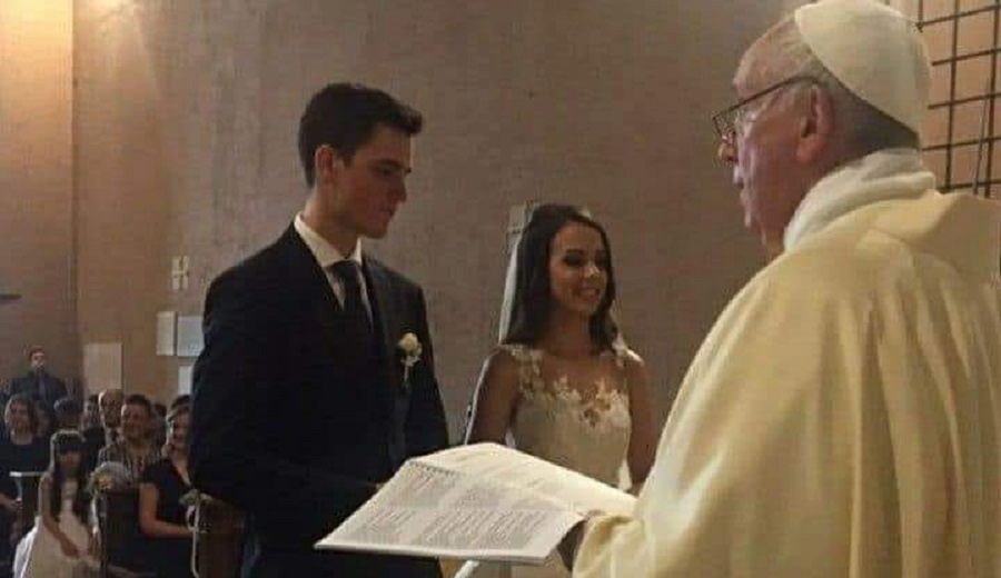 Franciszek zaskoczył młodą parę. "Znalazłem papieża w zakrystii"