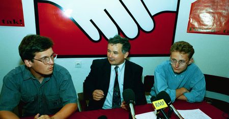 Internauci odnaleźli zdjęcie Jarosława Kaczyńskiego i Pawła Rabieja. Znamy jego historię