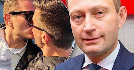 Poseł Paweł Rabiej pokazał swojego partnera! To dziennikarz znany z TVP!