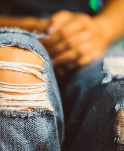 Podarte jeansy są nieprzyzwoite? Chrześcijański publicysta ostrzega