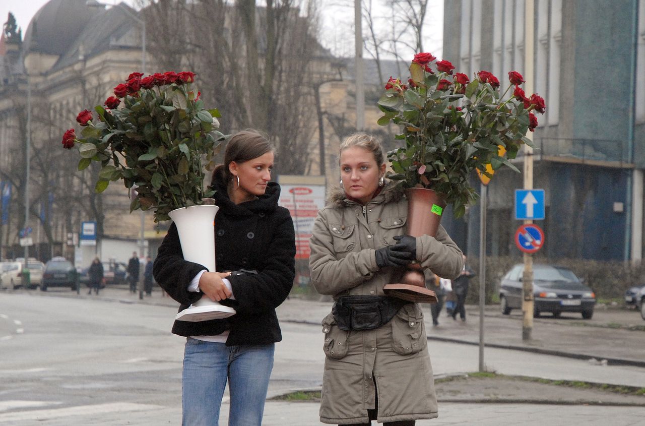 Nie tylko kwiaty. Oto wymarzone prezenty, jakie panie chciałyby otrzymać w Dniu Kobiet