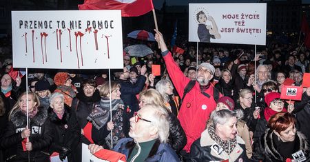 Policja ściga za wulgaryzmy. Jaśkowiak wezwana na komendę