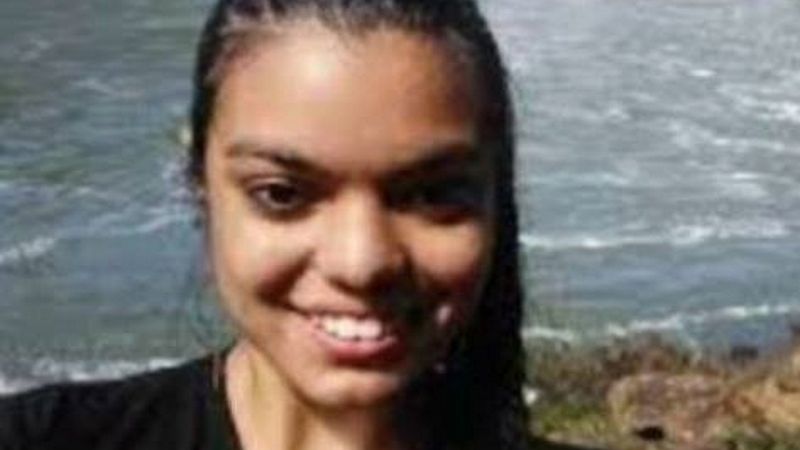 Adolfina dochodzi do siebie po ciężkim pobiciu. 