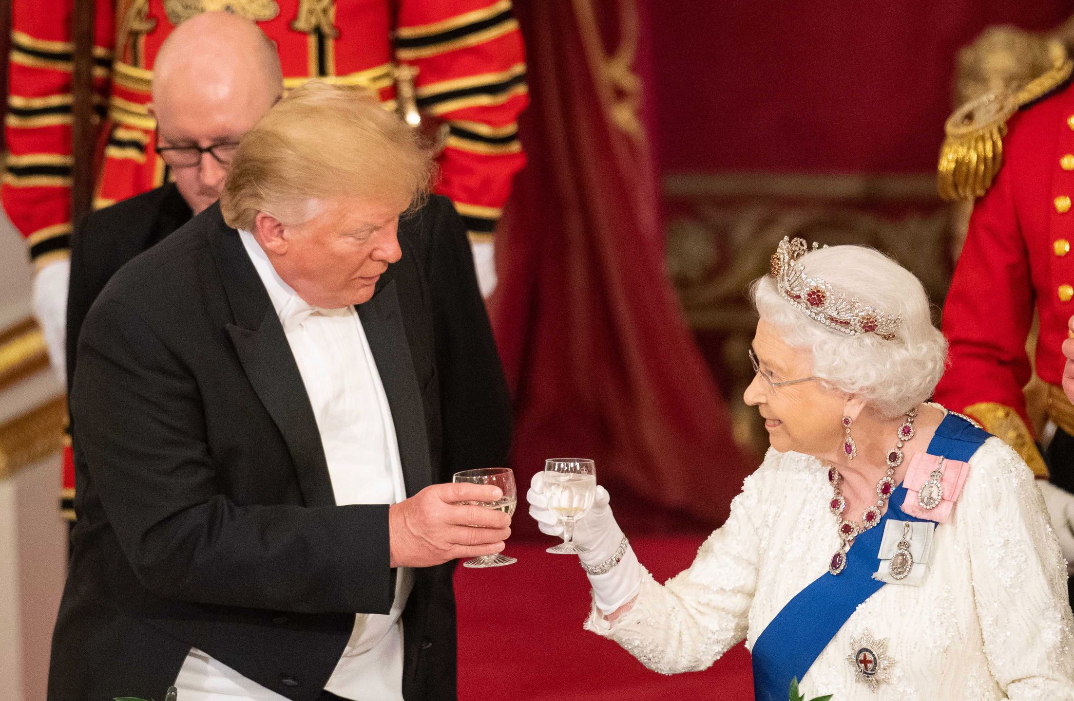 królowa Elżbieta II i Donald Trump toast podczas bankietu, Londyn 2019