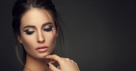 Makijaż na imprezę – jak stworzyć trwały make-up?
