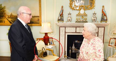 Internauci od razu to wypatrzyli. Królowa ma w gabinecie niepublikowane wcześniej zdjęcie Harry’ego i Meghan