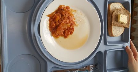 Jedna siostra urodziła w Szwecji, druga w Polsce. Ich zdjęcia z porodówki diametralnie się różnią