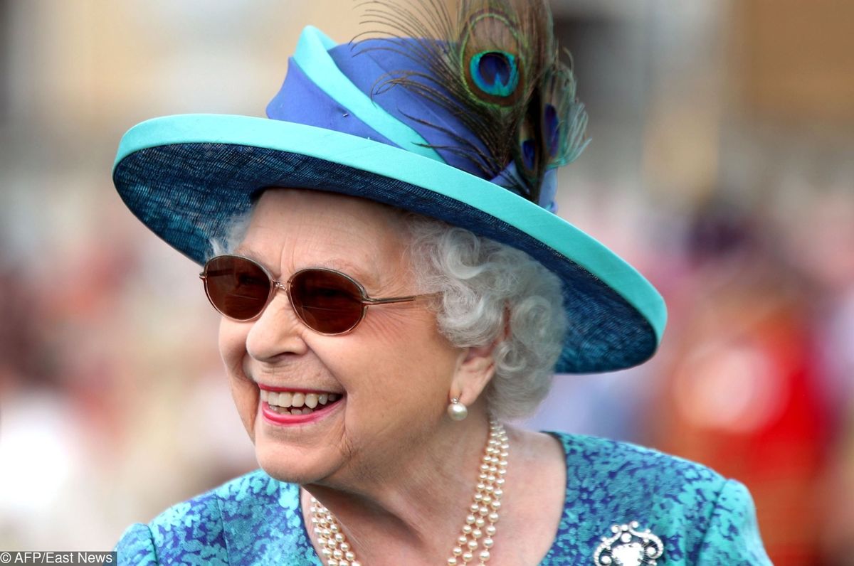 Królowa Elżbieta przeszła poważną operację oczu. Już wiadomo, dlaczego nosiła okulary
