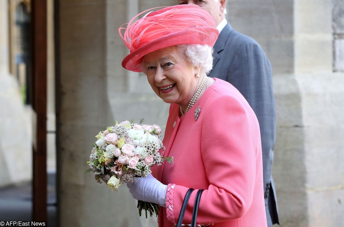 Królowa Elżbieta II odwiedziła księżną Meghan. Plotki o porodzie nie milkną