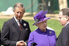 Królowa nie przyjedzie na ślub Karola i Camilli