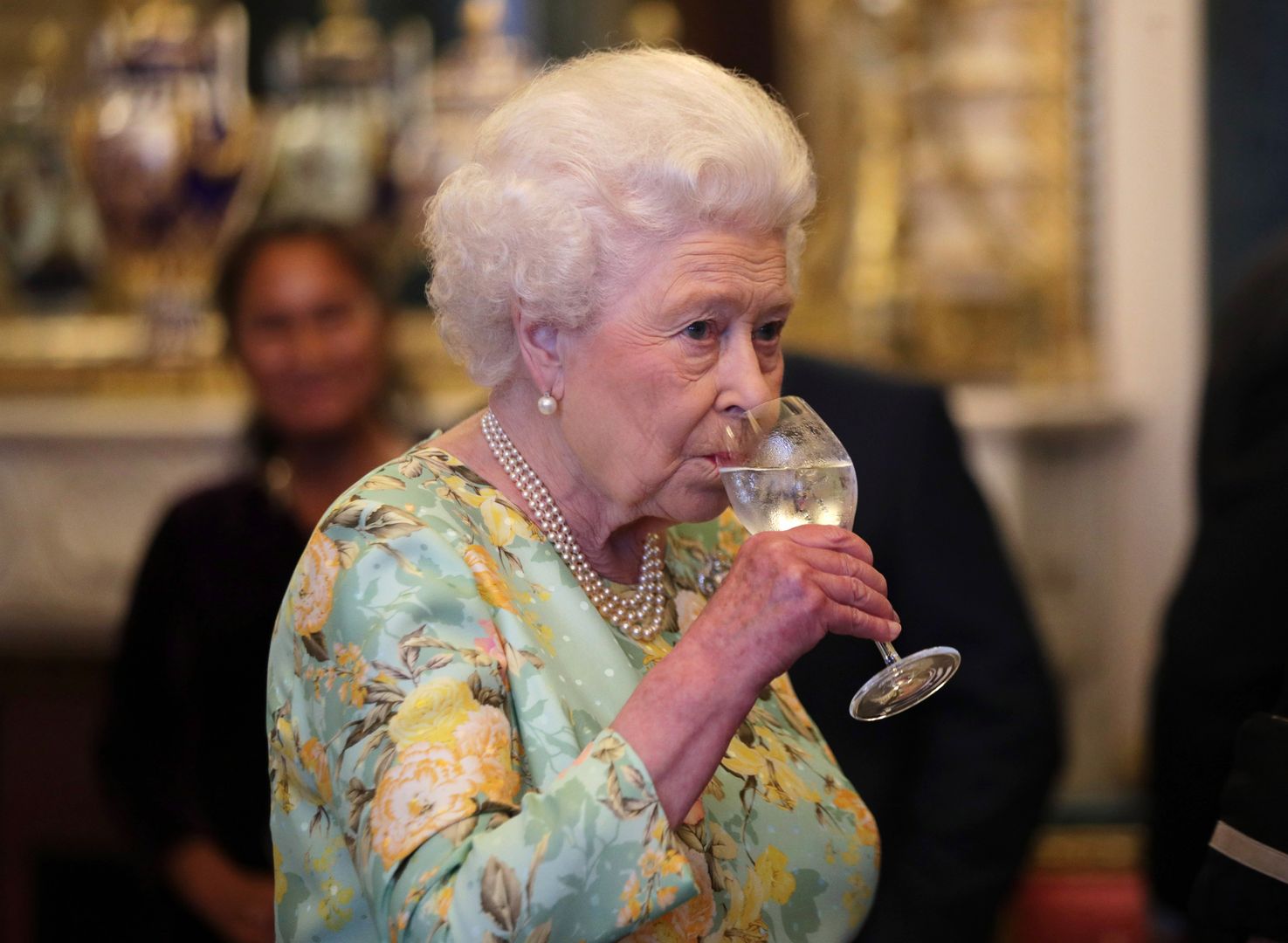 Ile dziennie pija królowa? Jej dawka cię zaskoczy