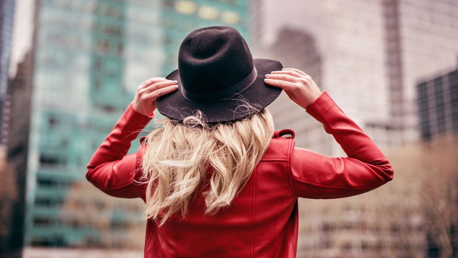 Kolorowa kurtka od razu przyciąga wzrok