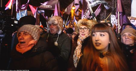 Protesty po odrzuceniu projektu Ratujmy Kobiety. "Ci ludzie chcą nas torturować"