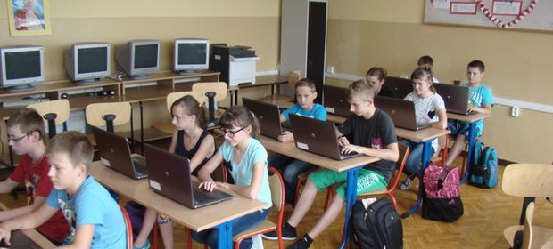 Komputery zakupione w ramach działania 8.3 są na co dzień dostępne w szkole 