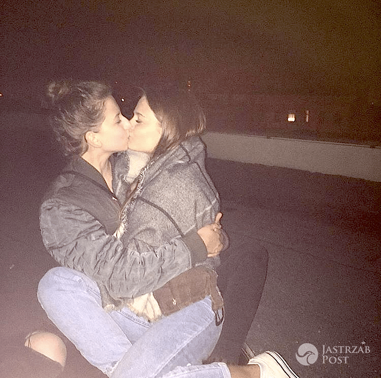 Kasia Sawczuk i Justyna Święs z The Dumplings - lesbijski pocałunek