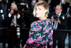 Anja Rubik w Cannes w kwiecistej mini w kwiaty. Czerwony dywan należał do niej