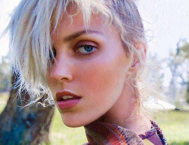 Anja Rubik nie zwalnia tempa. Zobaczcie jej najnowszą, romantyczną okładkę i sesję zdjęciową