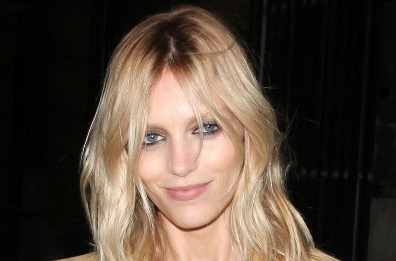 Anja Rubik nadzoruje ostatnie przymairki przed pokazem swojej kolekcji dla Mohito