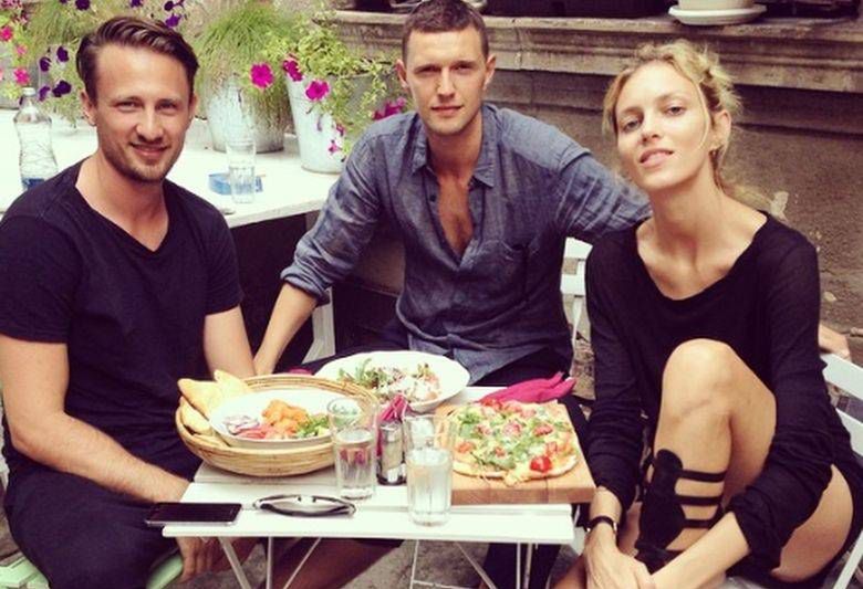 Anja Rubik niedawno chwaliła się, że je na obiad pizzę. Jednak jej ostatni posiłek był znacznie mniej kaloryczny