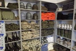 Ciepłe kalesony, hełmy i menażki na sprzedaż. Agencja Mienia Wojskowego otwiera sklep za sklepem