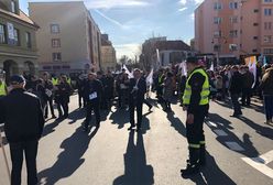 Nietypowy marsz przeszedł ulicami Lubina. Protest przeciwko przyłączenia wsi do miasta