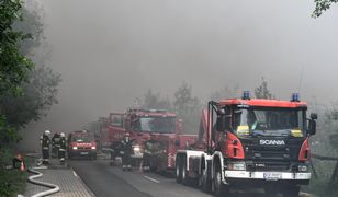 Pożar składowiska opon w Trzebini. Podpalacze zatrzymani, ich tłumaczenia szokują. "Dla zabawy, żeby coś się działo"