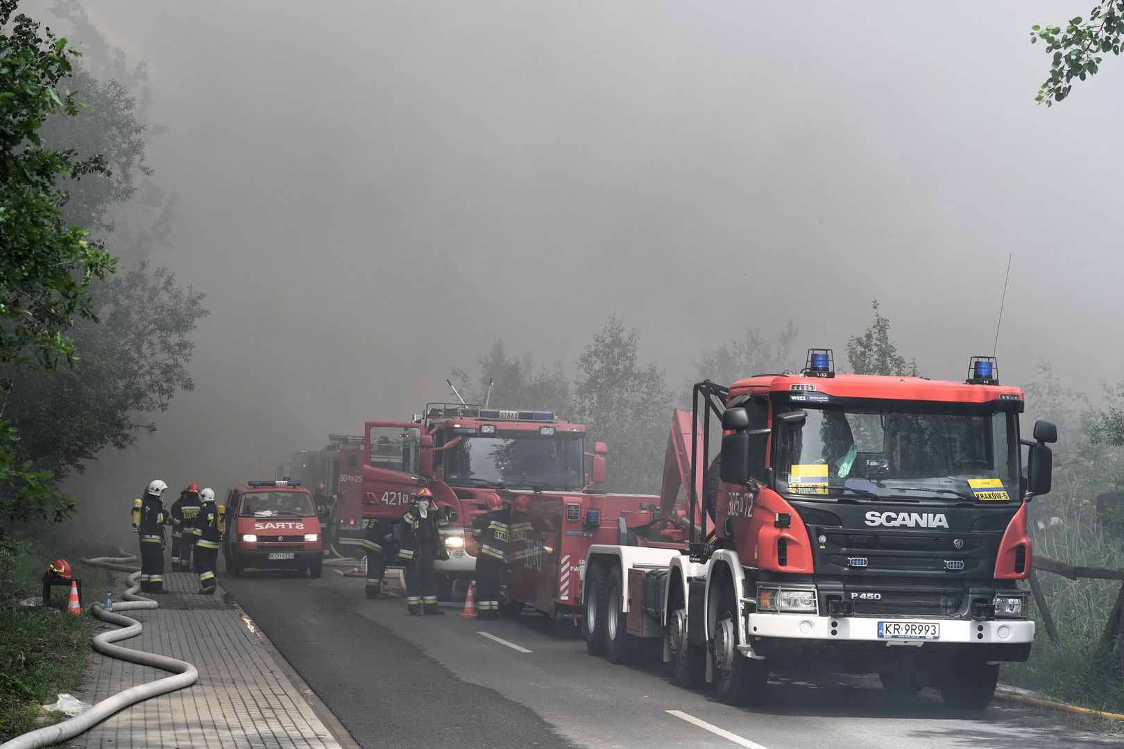 Pożar składowiska opon w Trzebini. Podpalacze zatrzymani, ich tłumaczenia szokują. "Dla zabawy, żeby coś się działo" 