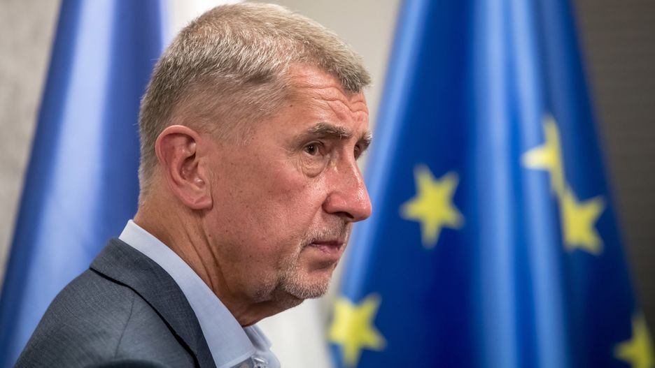Ochroniarz czeskiego premiera wystrzelił w samolocie