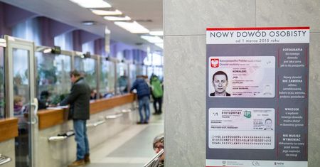 Ponad pół miliona Polaków rocznie zgłasza utratę dowodu. Teraz zrobią to nie wychodząc z domu
