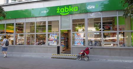 Pilne ostrzeżenie Żabki. Do sklepów trafiły zatrute kanapki, pod żadnym pozorem nie wolno ich jeść