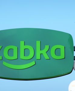 Żabka wycofuje dwa produkty ze sklepu. Prawdopodobnie nie zostały poddane badaniu poubojowemu