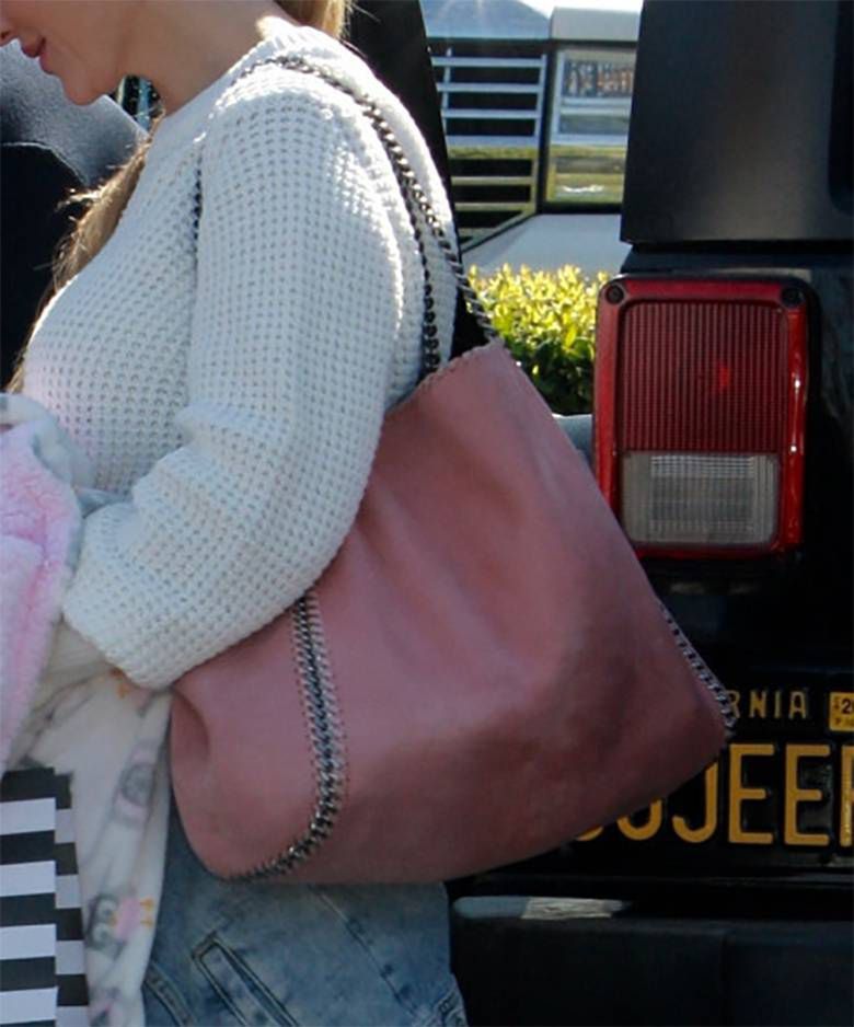 Joanna Krupa na zakupach w Los Angeles. Pokazała się z różową torebką