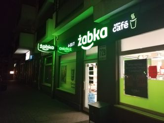 Zakaz handlu. Żabka wygrała. Sklepy mogą być otwarte w każdą niedzielę