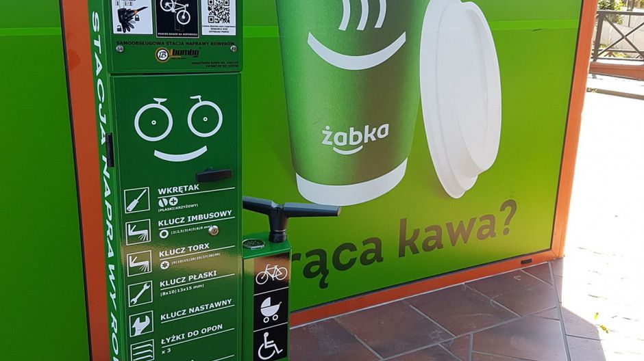 Żabka postawi 100 stacji dla rowerów.