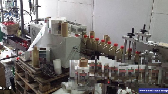 Klienci płacili za markowy olej, a otrzymywali najgorszy produkt, który nie mógł należycie chronić silnika.