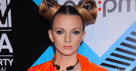Sarsa na MTV EMA 2015 Pre-Party w prześwitującej kreacji. W jej stylizacji było jednak coś bardziej zaskakującego