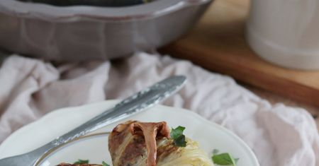 Klasyka w nowym wydaniu. Przepis na gołąbki z kaszą i kurkami