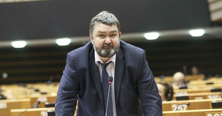 Tajemnica europosła Karola Karskiego. Jakim cudem zaoszczędził 7 mln zł