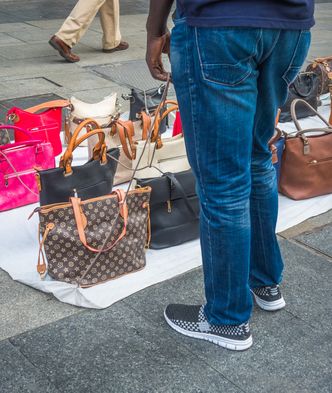 Coraz rzadziej sięgamy po podróbki, ale nasza gospodarka i tak traci przez nie 9,5 mld zł rocznie