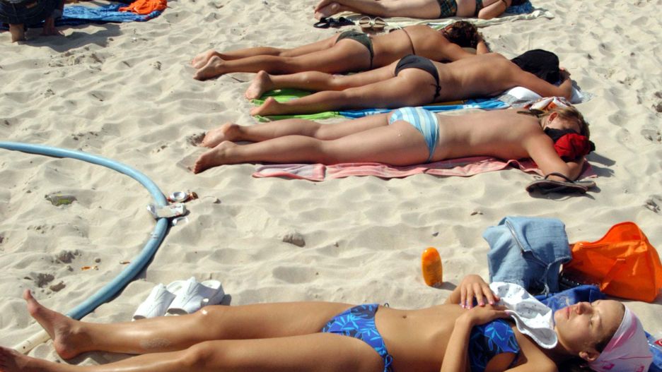 Dębki przyciągają tłumy. Tutejsza plaża jest jedną z najpiękniejszych nad Bałtykiem