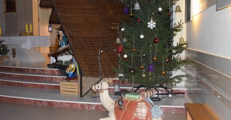 Pijany mężczyzna usiadł w kościele na wielbłądzie. Odpowie za obrazę uczuć religijnych