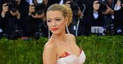 Ciężarna Blake Lively na MET Gala 2016. Gwiazda ma całkiem spory brzuszek!