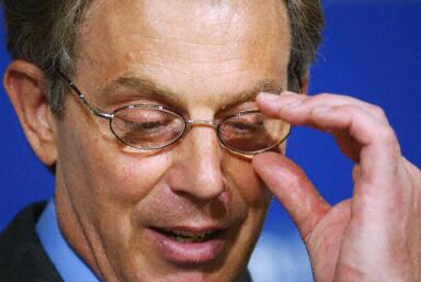 Brytyjczycy tracą wiarę w Blaira, ale wolą go od Howarda