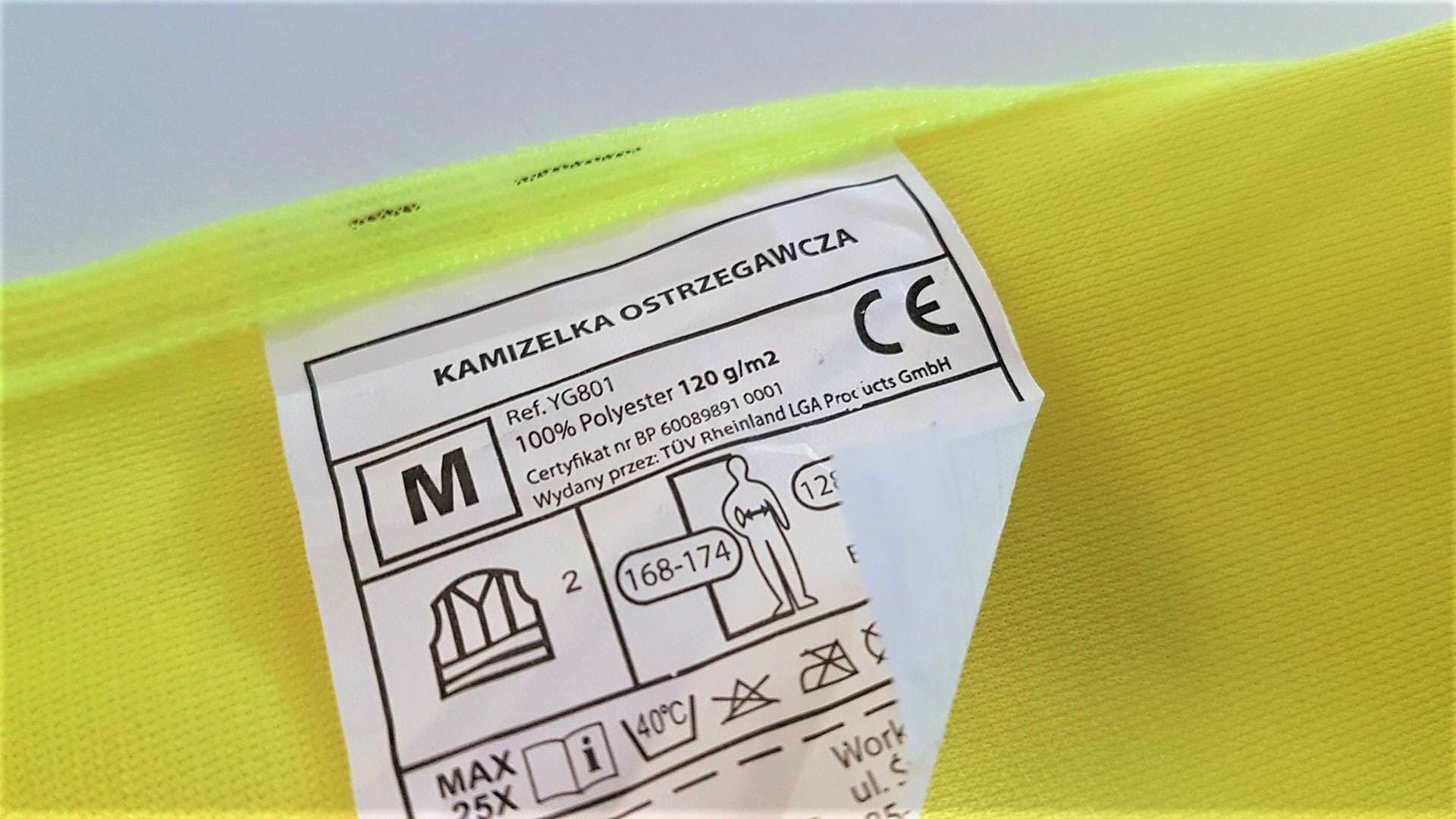 Przy zakupie kamizelki trzeba zwrócić uwagę na oznaczenia na metce. 