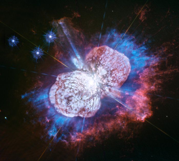 Eta Carinae - tak wygląda umierająca gwiazda. Hubble uchwycił ją w ultrafiolecie