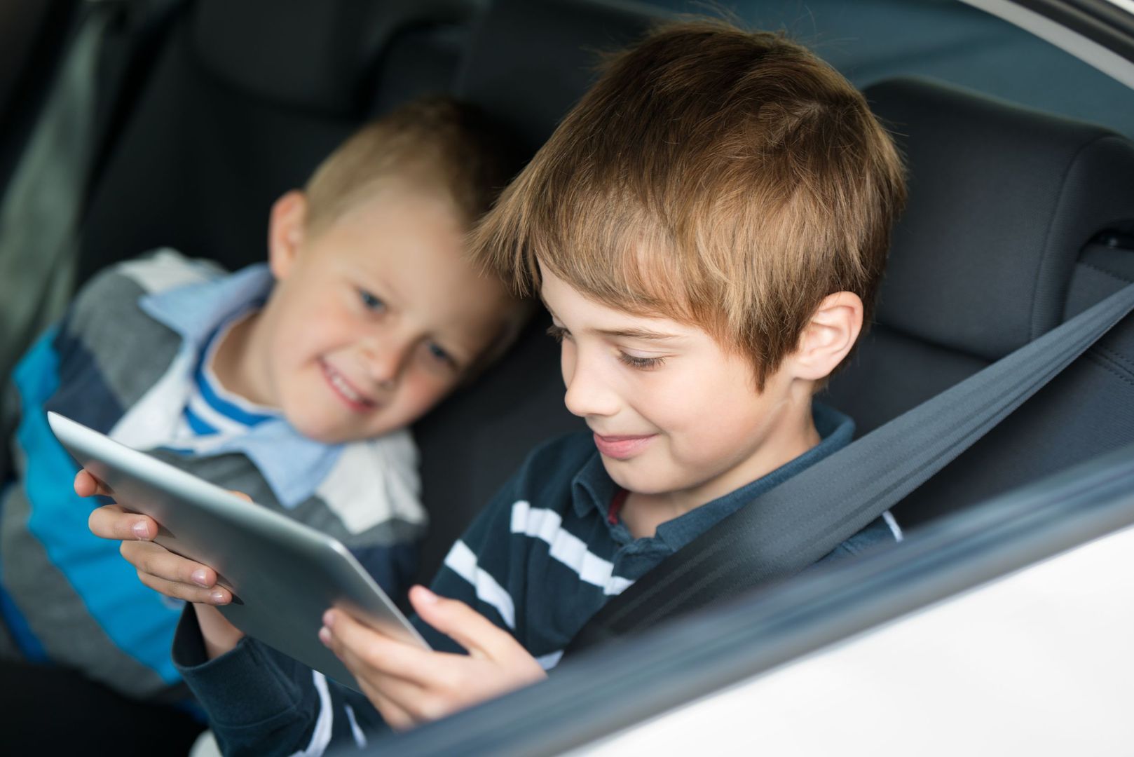 Poręczny tablet to dobry prezent na urodziny lub nadchodzące komunie